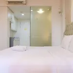 Modern Studio Room At Art Deco Apartment By Travelio