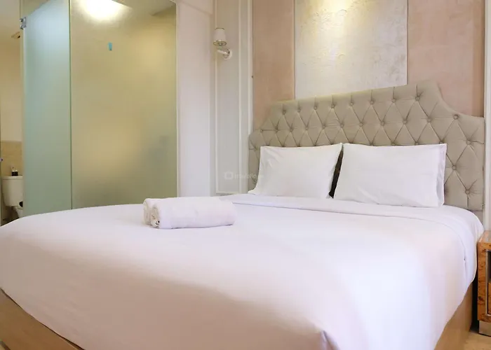 Modern Studio Room At Art Deco Apartment By Travelio