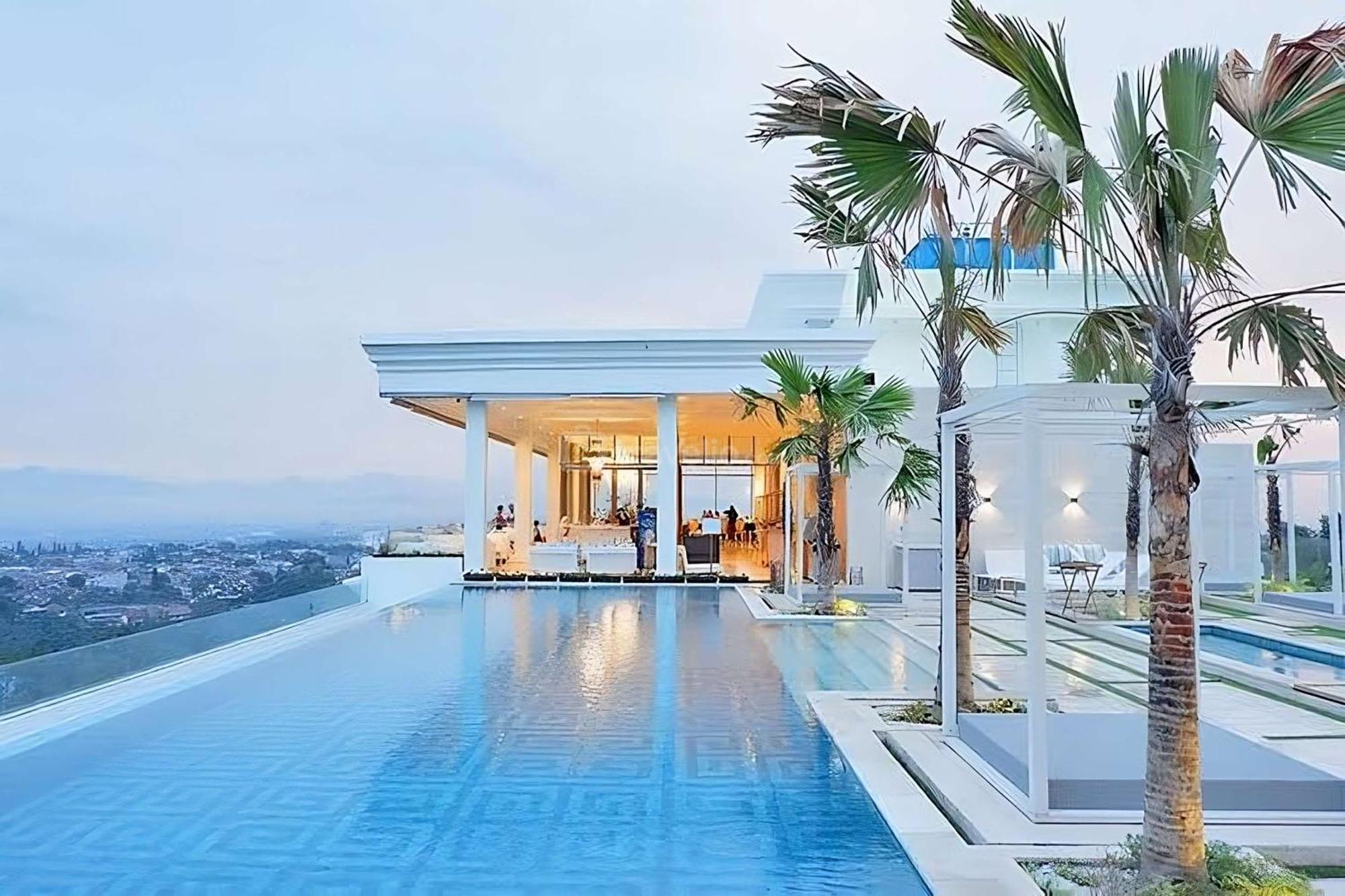 Apartemen Modern At Art Deco By Travelio *